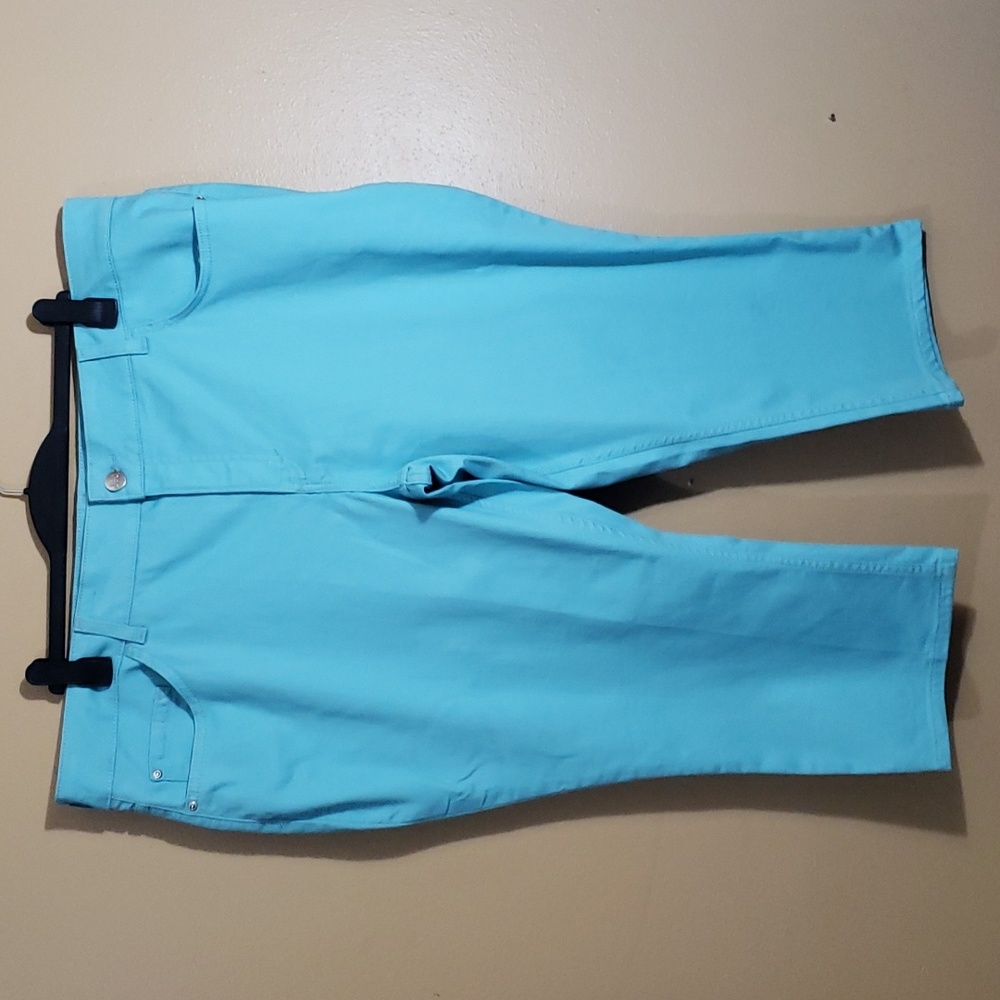 NWT Women's Lee High Rise Capris